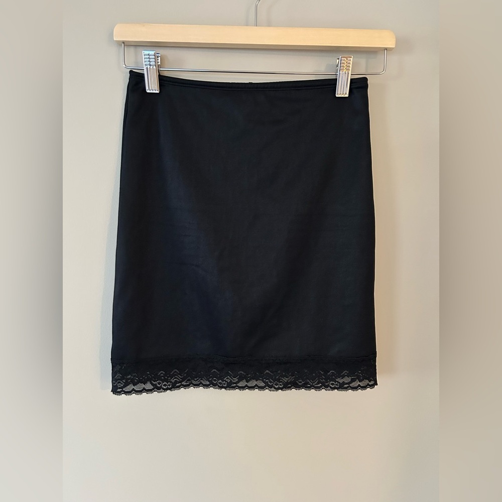 Bodyslimmers Nancy Ganz shapewear Elegant Black Lace Trim Skirt sexy timeless